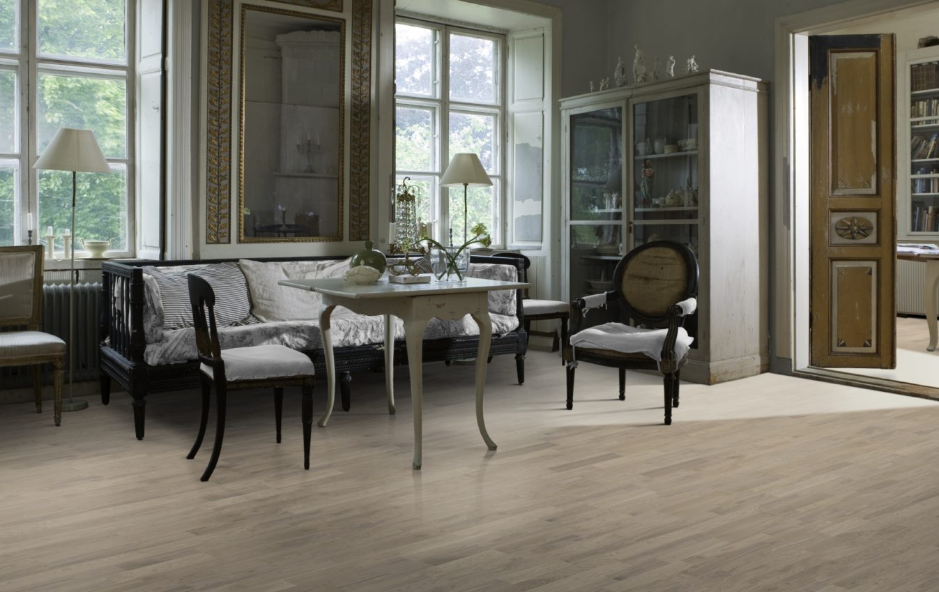 Паркетная доска Kahrs Люмен Дуб Туман Dim 152N7BEKD4KW240 Lively 2423×200×15 фото в интерьере